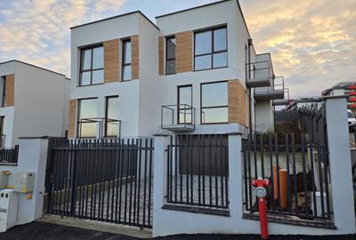 Duplex cu 4 camere în Dâmbul Rotund