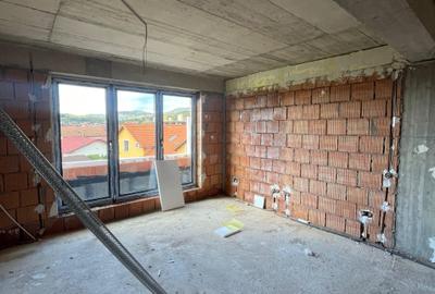 Apartament cu 2 camere semidecomandat în Independenței