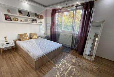 Apartament cu 2 camere semidecomandat, mobilat în Podul de Piatră