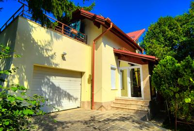 Casă individuală cu 6 camere în Central