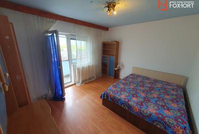 Apartament 2 camere decomandat, etaj 3/4 - zona Steaua - 3