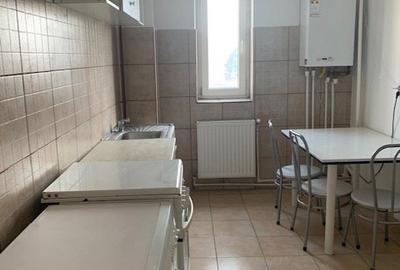 Apartament cu 3 camere semidecomandat, mobilat în Miroslava