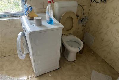Casa formata din 2 corpuri de vanzare in sat Maluri , comuna Vulturu ,suprafata - 12