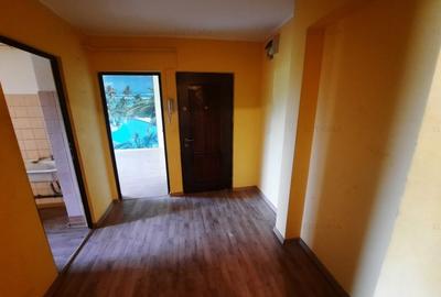 Apartament cu 2 camere decomandat în Nicolina