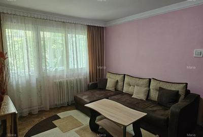 Apartament cu 3 camere semidecomandat în Podu Roș