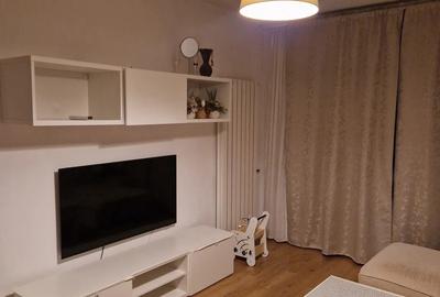 Apartament cu 3 camere semidecomandat, mobilat în Titan