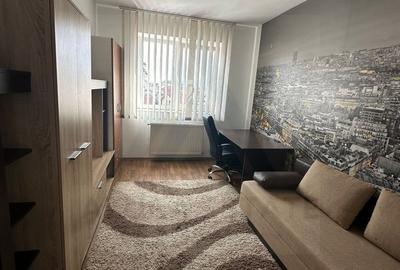 Apartament cu 3 camere decomandat, mobilat în Turnișor