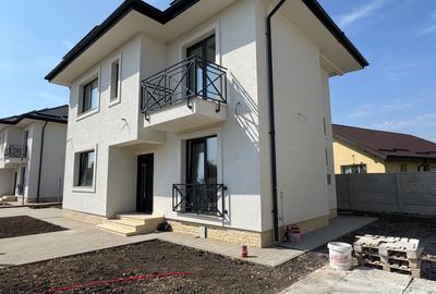 Casă individuală cu 4 camere în Tunari