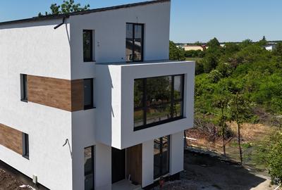 Casă individuală cu 5 camere în Pipera