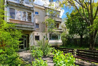 Vanzare 4 camere Etaj 1 bloc 1980 Str. Floare de Cais Central Otopeni - 1