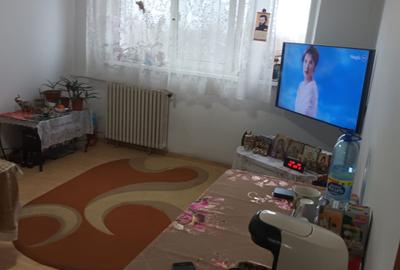 Apartament cu 2 camere nedecomandat în Mihai Bravu
