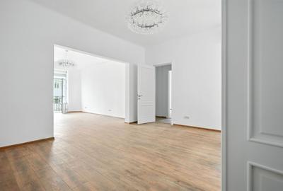 Apartament cu 4 camere decomandat, mobilat în P-ța Romană