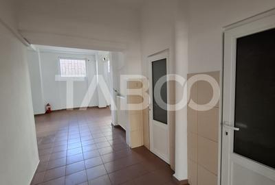 Spatiu comercial cu vitrina 8m si vad pietonal 120 mpu Valea Aurie - 7