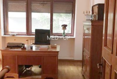 Stefan cel Mare- 5 camere mobilat si utilat,  imobil  1997, 3 locuri parcare - 5