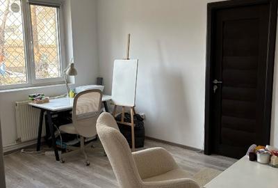 Apartament cu 3 camere semidecomandat în Cotroceni