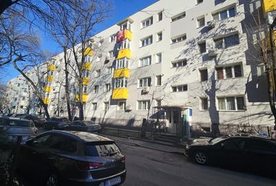 Apartament cu 4 camere semidecomandat în Ferentari