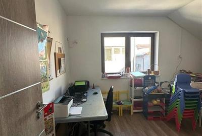 Casa - 370.000eur - 6 Dormitoare + living - 2