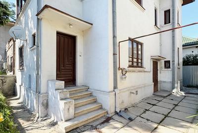 VILA INTERBELICA IN CURS DE RENOVARE COMPUSA DIN DOUA APARTAMENTE - PARCUL CAROL - 1