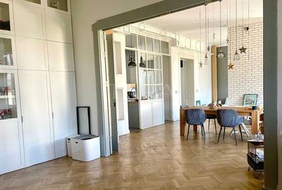 Apartament cu 3 camere semidecomandat, mobilat în Central