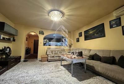Apartament cu 3 camere decomandat în Girocului
