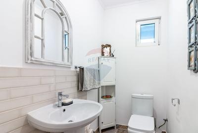 Casă / Vilă cu 6 camere de vânzare INTRAREA SECAREI/MARTISOR sector 4 - 6
