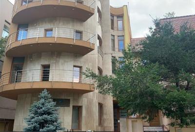 Duplex cu 15 camere în Aviatorilor