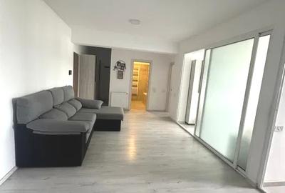 Apartament cu 3 camere decomandat, mobilat în Tractorul