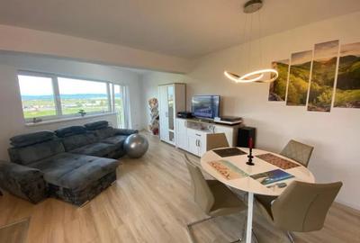 Apartament cu 2 camere, mobilat în Tractorul