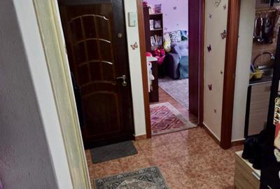 Apartament cu 2 camere decomandat, mobilat în Dacia