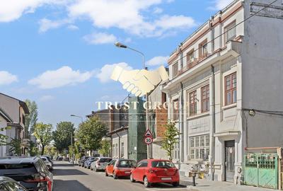 Casă individuală cu 10 camere în Dacia