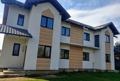 Duplex spatios pe malul lacului P+1E+M proiect german - 1