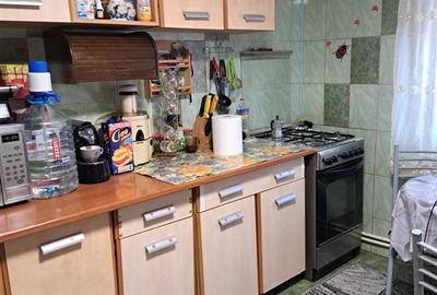 Apartament cu 3 camere decomandat, mobilat în Tătărași