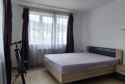 Apartament cu 2 camere semidecomandat, mobilat în Florești