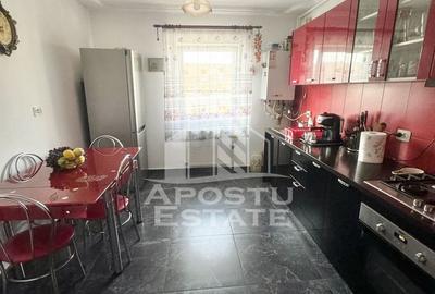 Apartament cu 3 camere semidecomandat, mobilat în Girocului