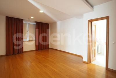Apartament insorit cu 4 camere si terasa generoasa, 2 garaje - 6