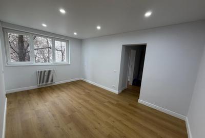 Apartament cu 3 camere semidecomandat în Drumul Taberei