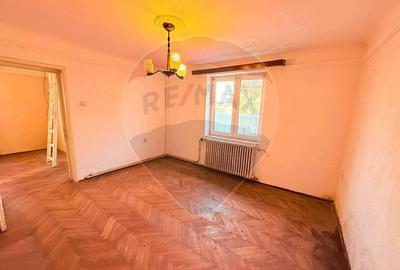 Casă de vanzare cu curte | 4 camere | Zona Gorjului | Teren generos - 11