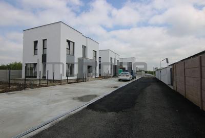 Vila - 4 camere,  situată în Otopeni, 131mp utili, teren 350mp, 2 locuri parcare - 2