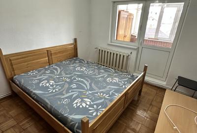 Apartament cu 3 camere decomandat, mobilat în Central