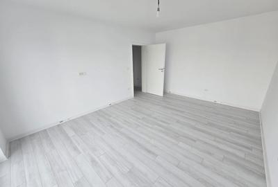 Apartament cu 3 camere decomandat în Girocului