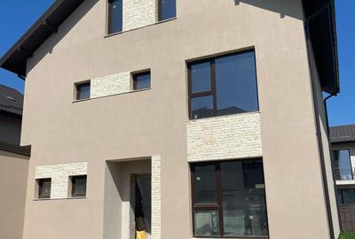 Case individuale cu 4 camere si mansarda. La 1 minut de STB. Comision 0 - 1