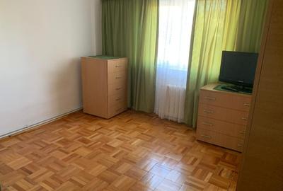 Apartament 3 camere ,B-dul Traian ,etaj 2 ,zona Dalia