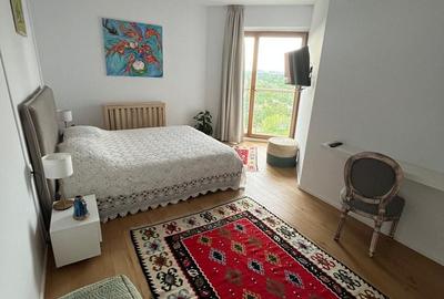 Apartament cu 3 camere semidecomandat, mobilat în P-ta Presei Libere