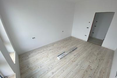Proprietar. Nou. 3 camere. Etaj 1. Zona Girocului - langa Profi Neptun. - 11
