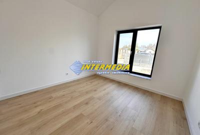 CASA NOUA I 90 MP I FINISATA LA CHEIE I ASFALT I TOATE UTILITATILE I - 12