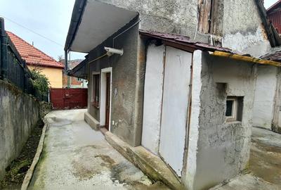 Refugiu cu suflet în inima Scheiului – casă  singur  curte și farmec autentic - 17
