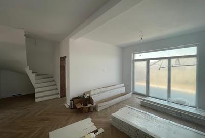 Duplex cu 5 camere în Moșnița Nouă