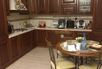 VILA  DE  LUX  SITUATA  INTR-O ZONA REZIDENTIALA  CU 1050 mp,TEREN - 5
