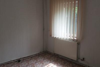 Apartament 3 camere la parter str.Octav Onicescu - 9