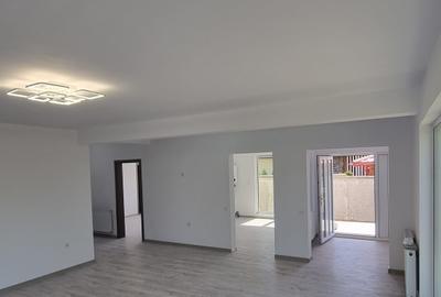 Casă luminoasă și spațioasă în Costinești, 4 camere si 2 bucatarii - 1
